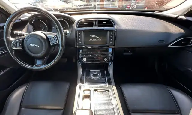2018 Jaguar XE Premium AWD 2.0L I4 Turbo Diesel - Photo 19