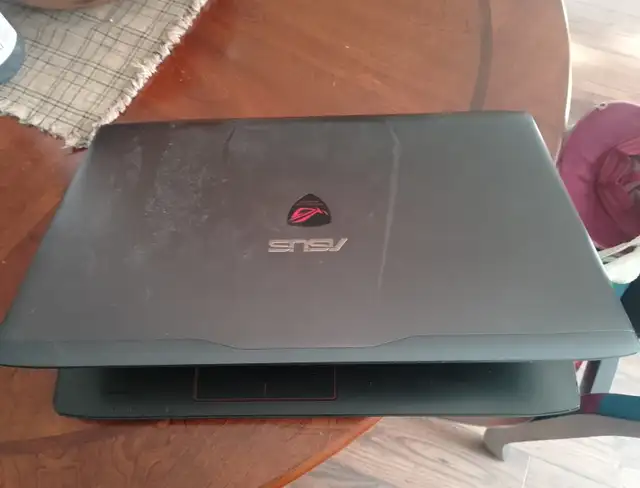 URGENT URGENT... Besoin de quelqu'un pour reparer mon ORDINATEUR