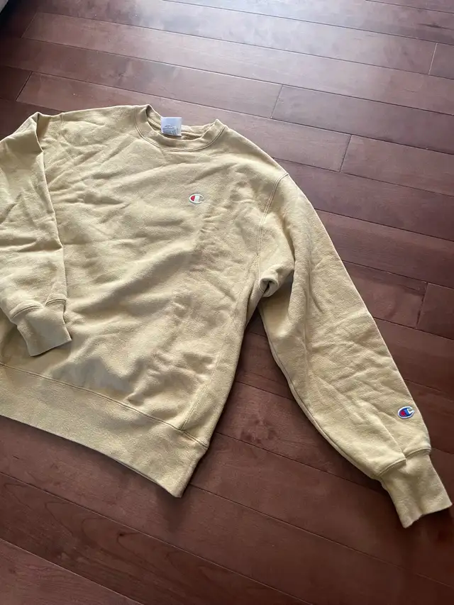 Clothes… lots of them… ( shirts, jeans, jackets, sweatpants,  sw - Photo 5