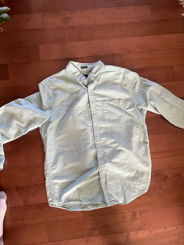 Clothes… lots of them… ( shirts, jeans, jackets, sweatpants,  sw - Photo 9