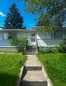 1 bdrm available now/Shared house/$800   1/3 utilities   deposit