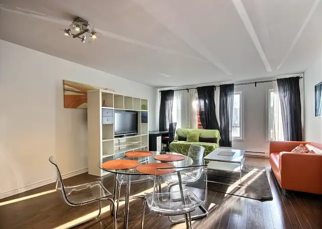 Big Bright 2 Beds 1 Bath