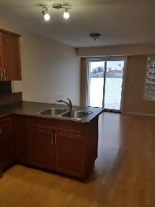 2 bedroom MAIN FLOOR unit on SW Hill - Photo 2