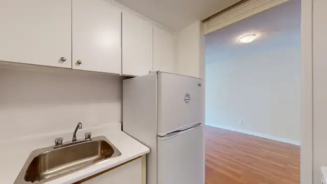 Downtown Studio - Cooper & O'Connor ~ Move in April 1st! - Photo 4