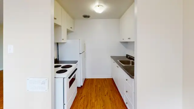 May 1st All-Inclusive Studio-By Civic Hospital & Carleton U - Photo 4