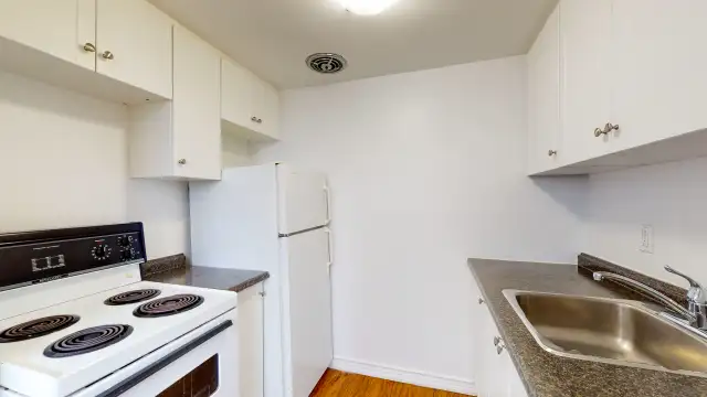 May 1st All-Inclusive Studio-By Civic Hospital & Carleton U - Photo 5