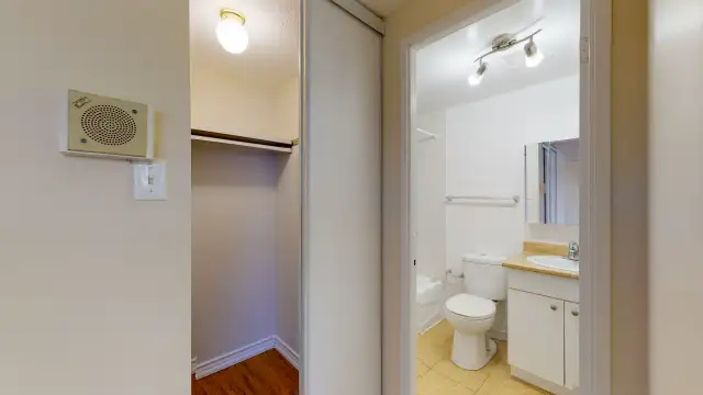 May 1st All-Inclusive Studio-By Civic Hospital & Carleton U - Photo 6