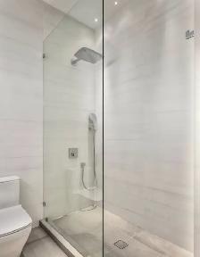 High quality female’s room by NW train statio - Photo 3