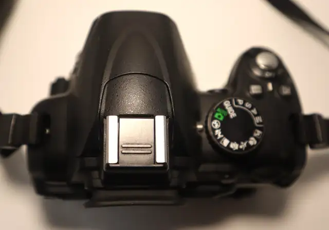 Nikon  - D3000 DSLR BODY, 64GB MEM, CASE, A1 - Photo 2