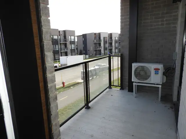 Condo de 2 chambres/5 electros/1 Remise/1Parking/Rivermead - Photo 5