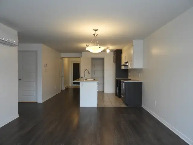 Condo de 2 chambres/5 electros/1 Remise/1Parking/Rivermead - Photo 10