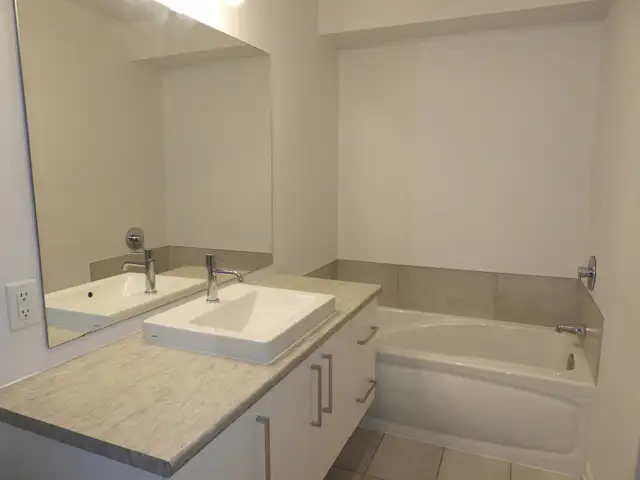 Condo de 2 chambres/5 electros/1 Remise/1Parking/Rivermead - Photo 14