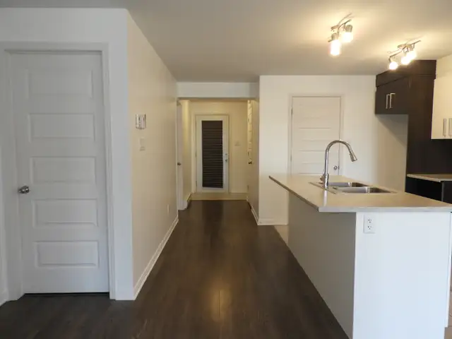 Condo de 2 chambres/5 electros/1 Remise/1Parking/Rivermead - Photo 17