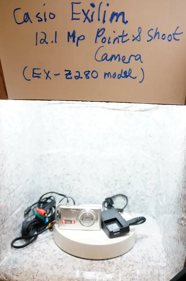 Casio Exilim EX-Z280 12.1 Mp Point & Shoot Camera