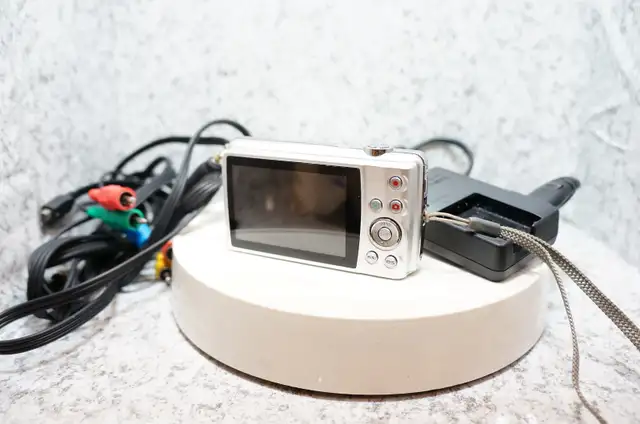 Casio Exilim EX-Z280 12.1 Mp Point & Shoot Camera - Photo 3