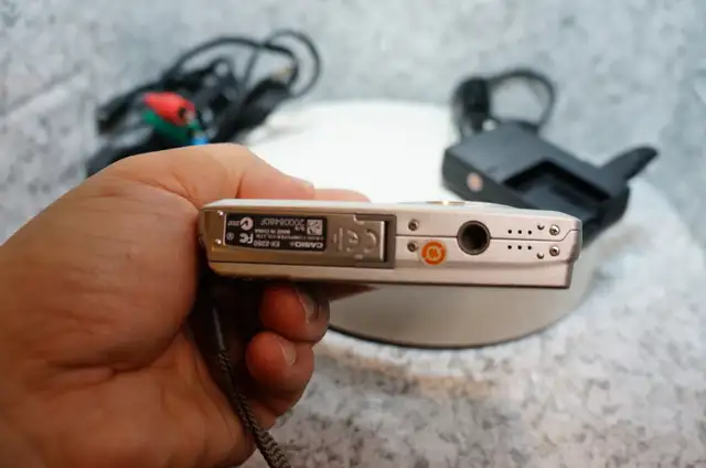 Casio Exilim EX-Z280 12.1 Mp Point & Shoot Camera - Photo 6