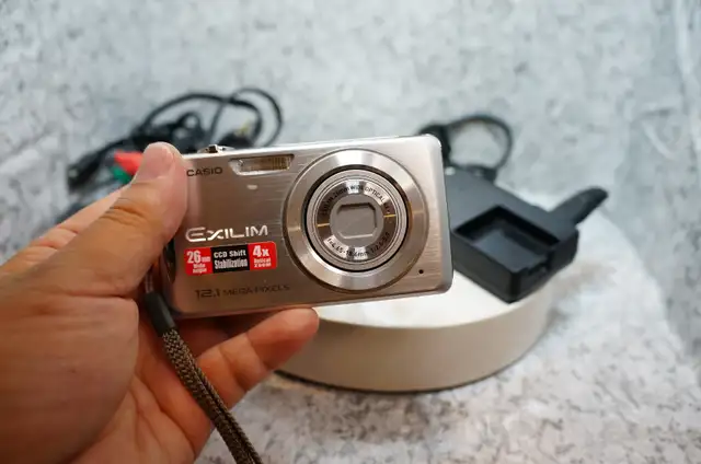 Casio Exilim EX-Z280 12.1 Mp Point & Shoot Camera - Photo 7