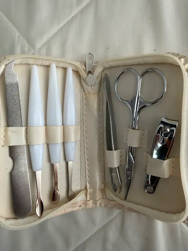 Fabric Shaver & Manicure Kit - Photo 3