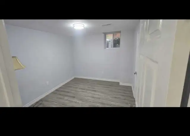 2 bedroom basement apartment - Photo 10