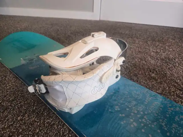 Women's Dub 149cm Snowboard & Bindings - Photo 2