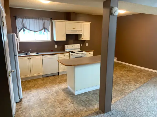 Bright and Spacious, Neat Clean Tidy 2 Bedroom 1 Bathroom - Photo 3