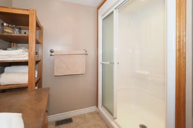 2 bedroom apartment, Atwood, available immediately - Photo 5