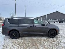2017 Chrysler Pacifica LX - Photo 3