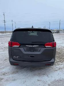 2017 Chrysler Pacifica LX - Photo 5