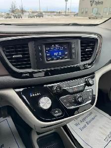 2017 Chrysler Pacifica LX - Photo 9