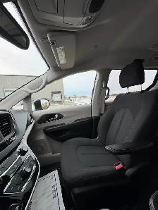 2017 Chrysler Pacifica LX - Photo 11