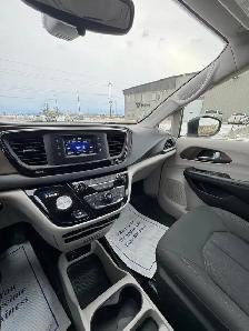 2017 Chrysler Pacifica LX - Photo 12