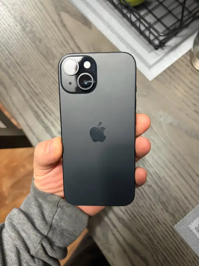 I phone 15 - Photo 2