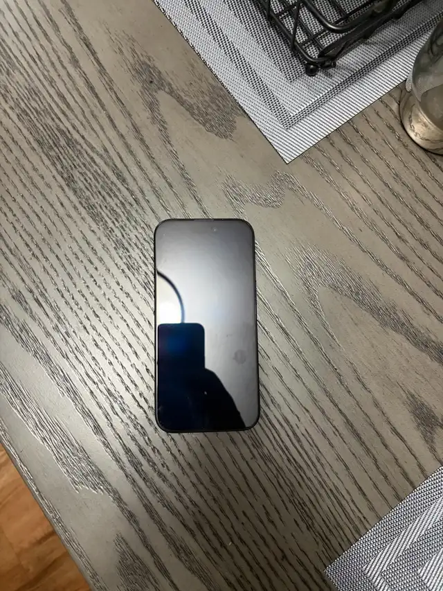 I phone 15 - Photo 3