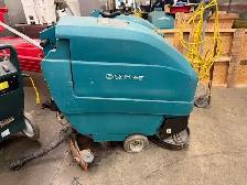 Pre-Owned Tennant 5400 Floor Scrubber – 24"