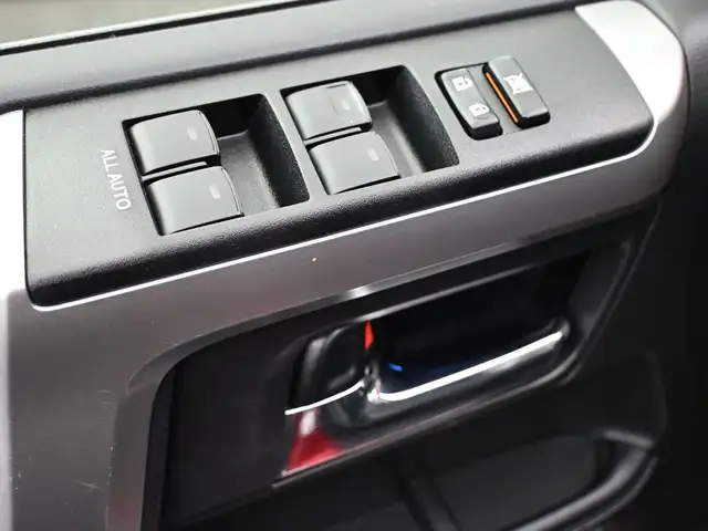 2023 Toyota 4Runner LIMITED Call 902-466-9550 ANDROID AUTO / APP - Photo 6
