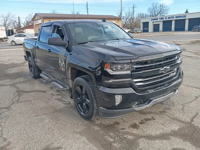 2017 Chevrolet Silverado 1500 - Photo 2