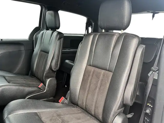 2020 Dodge Grand Caravan Premium Plus Premium Plus | Heated S... - Photo 11