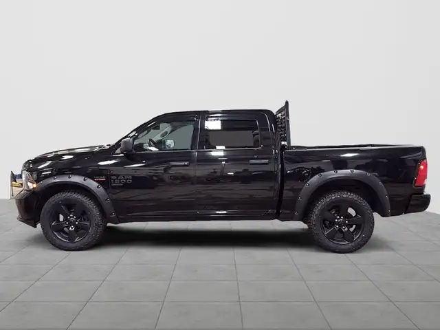 2022 RAM 1500 Classic Tradesman Express | Night Edition | 4X4... - Photo 4