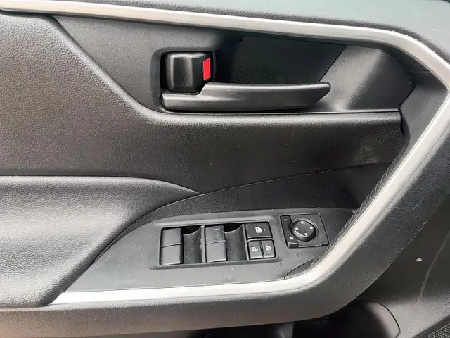 2024 Toyota RAV4 LE LE | Adaptive Cruise | Heated Seats - Photo 13