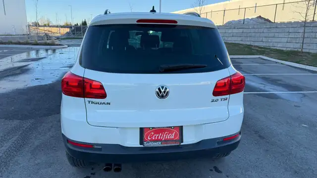 2014 Volkswagen Tiguan Auto, FWD, 2.0L 4cyl, Gas - Photo 9