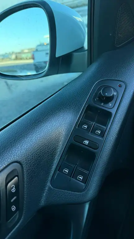 2014 Volkswagen Tiguan Auto, FWD, 2.0L 4cyl, Gas - Photo 14