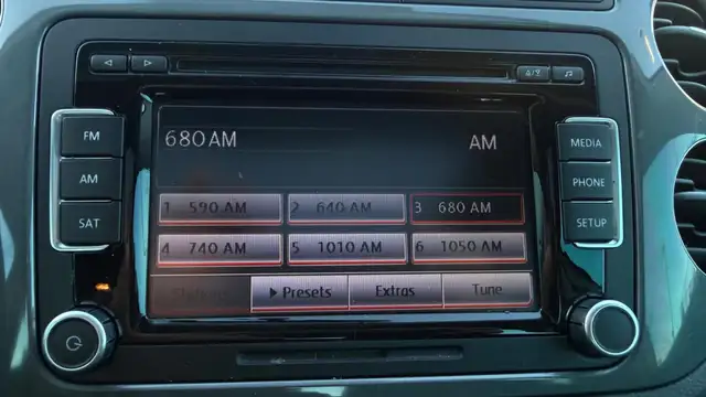 2014 Volkswagen Tiguan Auto, FWD, 2.0L 4cyl, Gas - Photo 20