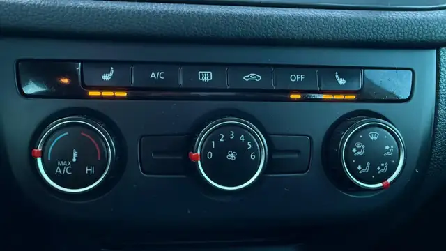 2014 Volkswagen Tiguan Auto, FWD, 2.0L 4cyl, Gas - Photo 24