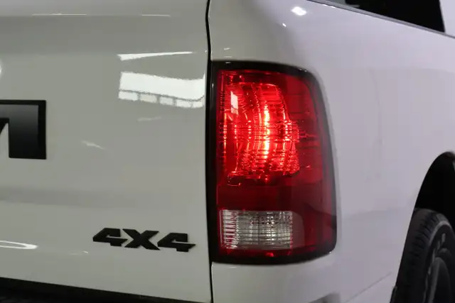 2020 RAM 1500 Classic Express 4x4 Quad Cab 6'4' Box | ONE OWNER - Photo 9