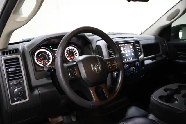 2020 RAM 1500 Classic Express 4x4 Quad Cab 6'4' Box | ONE OWNER - Photo 13