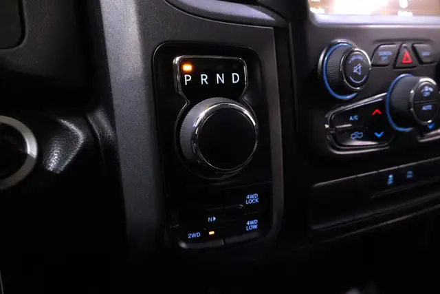 2020 RAM 1500 Classic Express 4x4 Quad Cab 6'4' Box | ONE OWNER - Photo 17