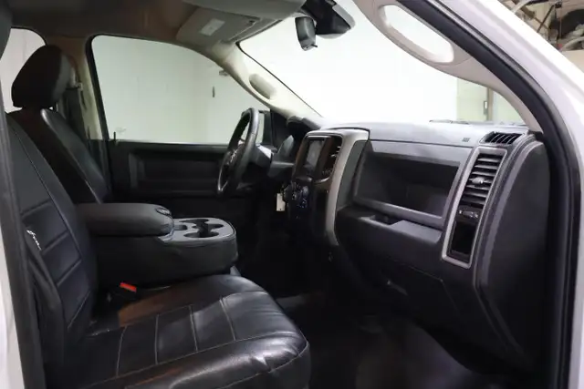 2020 RAM 1500 Classic Express 4x4 Quad Cab 6'4' Box | ONE OWNER - Photo 19
