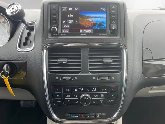 2017 Dodge Grand Caravan CREW | CLEAN CARFAX | LEATHER | BACK-UP - Photo 17