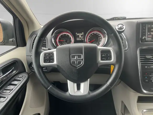2017 Dodge Grand Caravan CREW | CLEAN CARFAX | LEATHER | BACK-UP - Photo 18