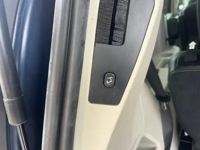 2017 Dodge Grand Caravan CREW | CLEAN CARFAX | LEATHER | BACK-UP - Photo 22